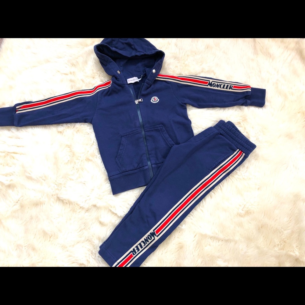BOYS MONCLER SWEATPANTS & ZIPP UP HOODIE